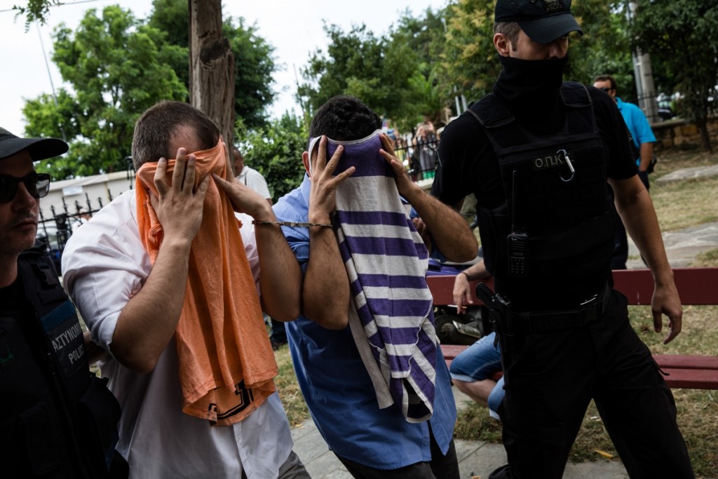 In the act of committing the eight Turkish military officers who fled to Greece in a helicopter requesting political asylum during the failed coup attempt in Turkey, Alexandroupolis, Greece on July 18, 2016. / Στο αυτόφωρο οι 8 Τούρκοι στρατιωτικοί που κρατούνται στην Αλεξανδρούπολη έπειτα από την παράνομη είσοδο τους στην Ελλάδα με ελικόπτερο αιτούμενοι πολιτικό άσυλο κατά την διάρκεια της αποτυχημένης απόπειρας πραξικοπήματος στην Τουρκία, Αλεξανδρούπολη, 18 Ιουλίου 2016.