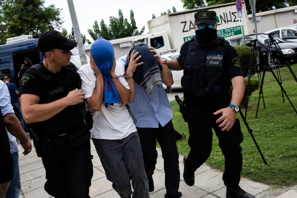 In the act of committing the eight Turkish military officers who fled to Greece in a helicopter requesting political asylum during the failed coup attempt in Turkey, Alexandroupolis, Greece on July 18, 2016. / Στο αυτόφωρο οι 8 Τούρκοι στρατιωτικοί που κρατούνται στην Αλεξανδρούπολη έπειτα από την παράνομη είσοδο τους στην Ελλάδα με ελικόπτερο αιτούμενοι πολιτικό άσυλο κατά την διάρκεια της αποτυχημένης απόπειρας πραξικοπήματος στην Τουρκία, Αλεξανδρούπολη, 18 Ιουλίου 2016.